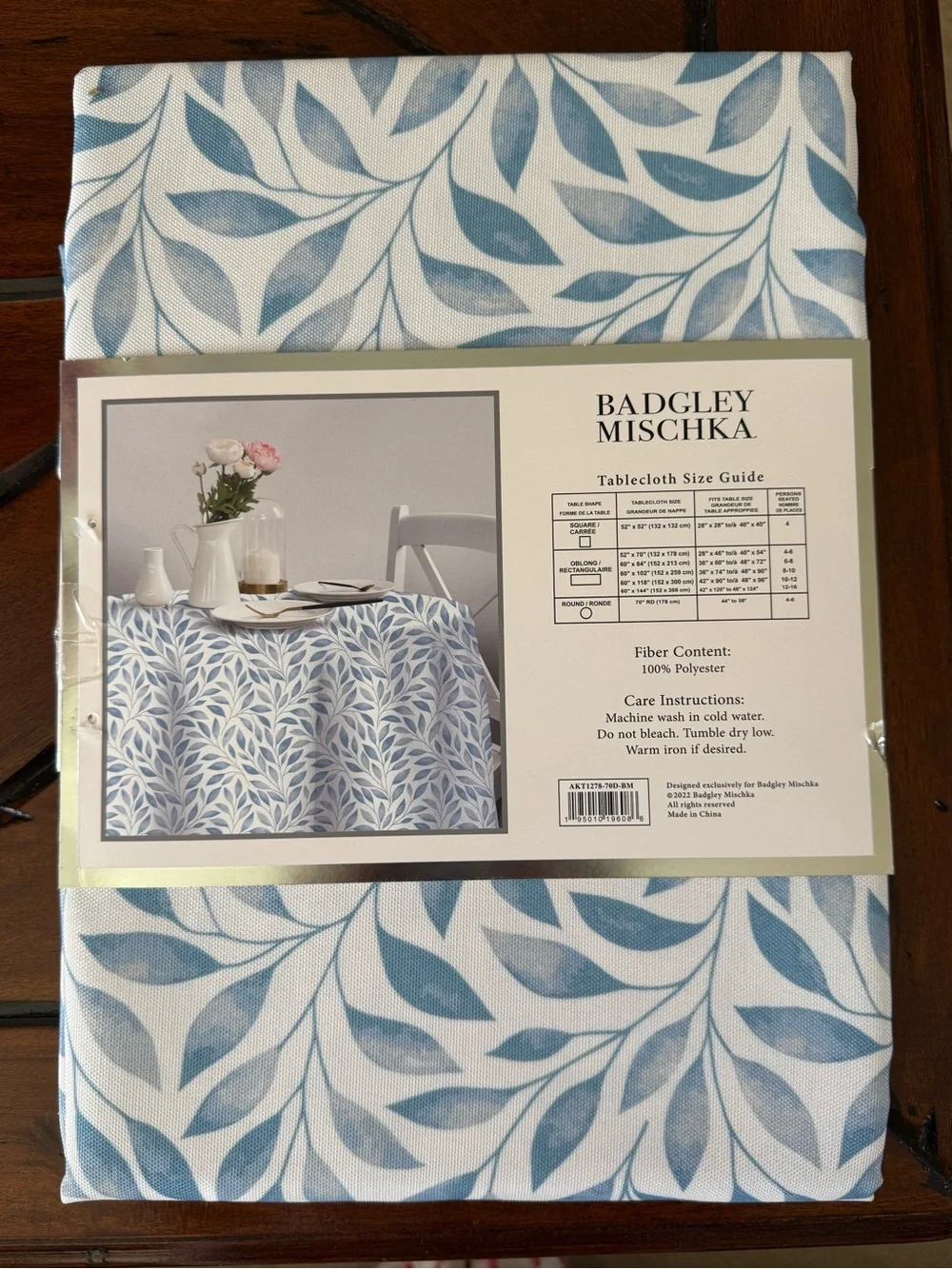 NEW Badgley Mischka Water Resistant Indoor/Outdoor Tablecloth - Blue Leaf